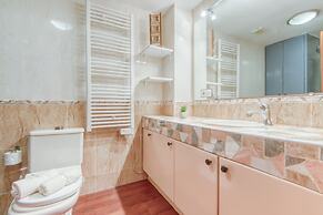 Beautiful Apartment by the Beach