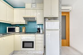 Apartment in Roses With Shared Pool