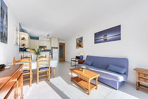 Apartment in Roses With Shared Pool