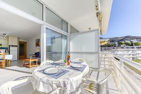 Apartment in Roses With Shared Pool