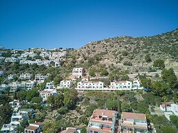 Apartment With Scenic View