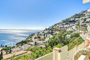 Apartment With Scenic View