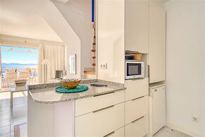 Apartment With Scenic View