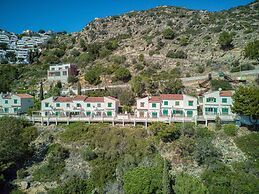 Apartment With Scenic View