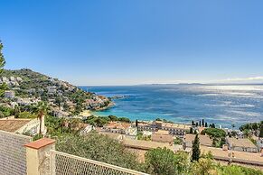 Apartment With Scenic View