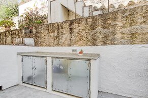 Apartment With Scenic View