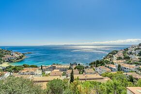 Apartment With Scenic View