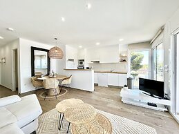 Apartment Near Canyelles Petites Beach