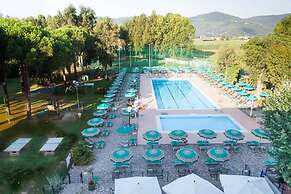 Residence with pool in Luni Mare