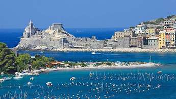 Residence with pool in Luni Mare