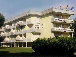 Residence with pool in Luni Mare