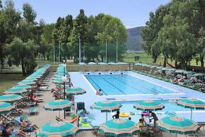 Residence with pool in Luni Mare