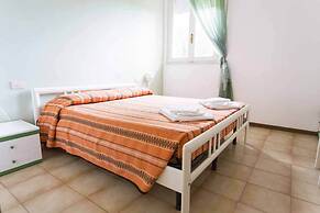 Residence with pool in Luni Mare