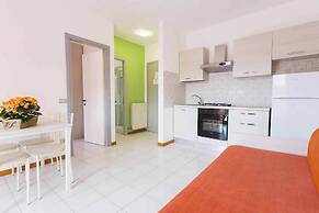 Residence with pool in Luni Mare