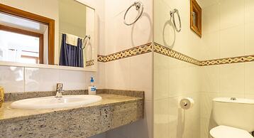 Private Villa With Inviting Space