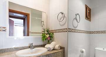 Private Villa With Inviting Space