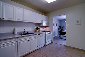Modern Spacious Apt Crystal City