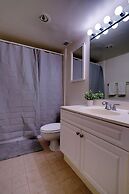 Modern Spacious Apt Crystal City