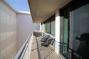 Modern Spacious Apt Crystal City