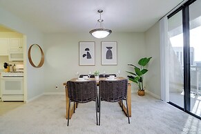 Modern Spacious Apt Crystal City