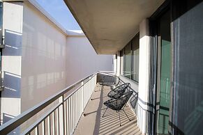 Modern Spacious Apt Crystal City