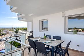 Apartment With Scenic View