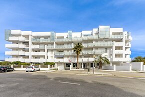 Apartment With Scenic View
