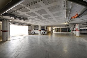 Apartment With Scenic View