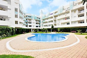 Apartment With Scenic View