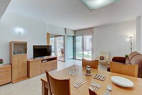 Apartment in Rosas With Pool