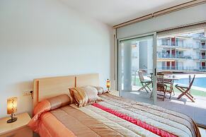 Apartment in Rosas With Pool