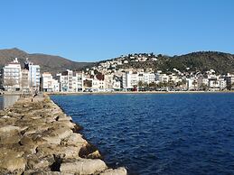 Apartment in Rosas With Pool