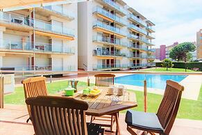 Apartment in Rosas With Pool