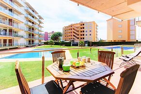 Apartment in Rosas With Pool