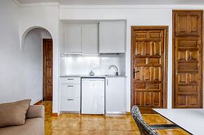 Apartment by the Rock Beach