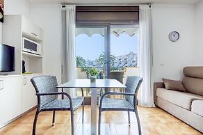 Apartment by the Rock Beach