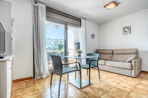 Apartment by the Rock Beach