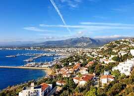 Apartment by the Rock Beach