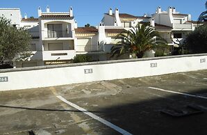 Apartment by the Rock Beach