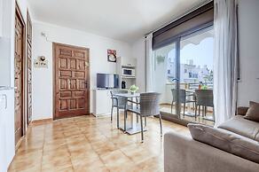 Apartment by the Rock Beach