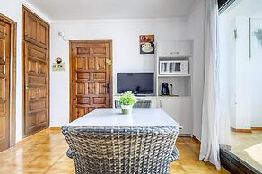 Apartment by the Rock Beach