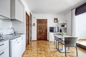 Apartment by the Rock Beach