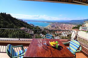 Apartment in Roses Near Beach