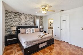 5/3 Vacation Home With a Large Pool Near the Disney Attractions!!