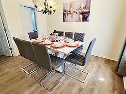 5/3 Vacation Home With a Large Pool Near the Disney Attractions!!