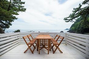 KAWAZU BEACH HOUSE BLUE MOON