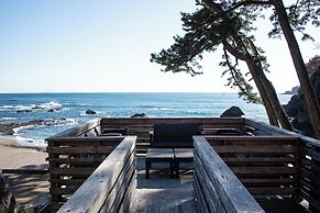 KAWAZU BEACH HOUSE BLUE MOON