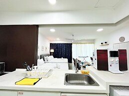 Trefoil by Manhattan Group