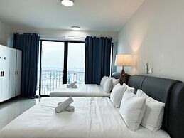 Trefoil by Manhattan Group