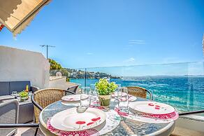 Beachfront Apartment in Platja Almadrava